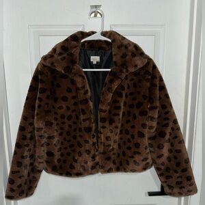 Madison & Berkeley Leopard Cropped Faux fur coat